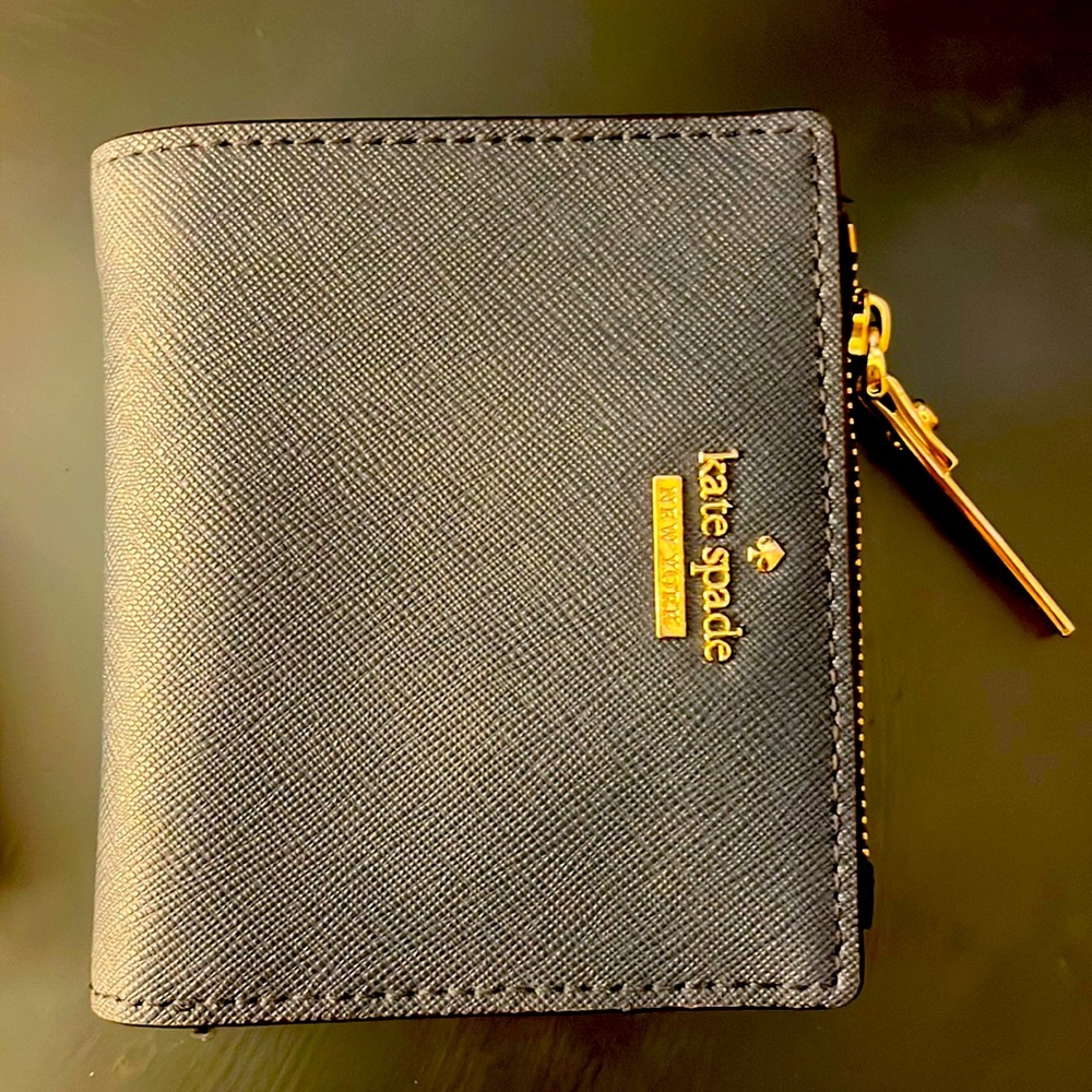 Kate Spade Wallet Grey. Never used.